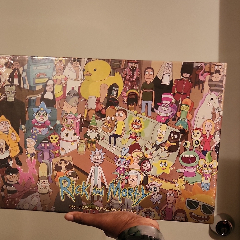 Rick and Morty 750-Piece Puzzle - Friends and Family Premium Puzzle